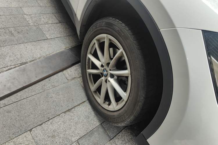 Used BMW X1 2016 sDrive18Li Fashion Model Right Front Wheel Hub