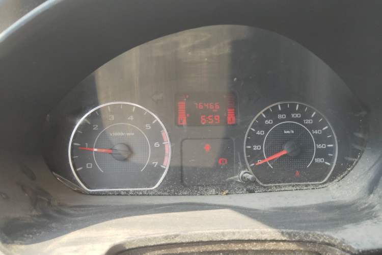 Used Wuling Hongguang V 2019 1.5L Base Window-Sealed Vehicle China VI LAR Odometer Close Up