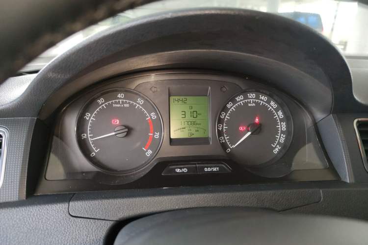 Used Skoda Rapid 2015 1.6L Manual Smart Selection Model Instrument Cluster