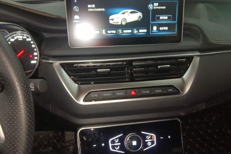 Used Hongqi H5 2022 Classic Model Facelift 1.8T Automatic Smart Connect Flagship Edition Audio And AC Panel