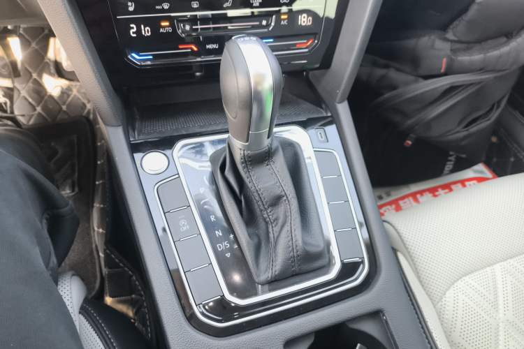 Used Volkswagen Magotan 2023 2 Million Units Commemorative Edition 330TSI DSG Luxury Version Gear Lever