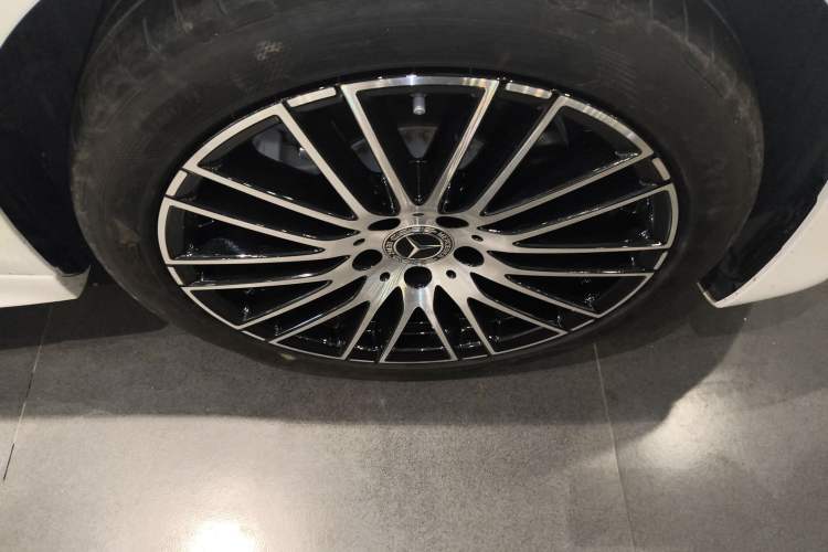 Used Mercedes-Benz C-Class 2024 Restyled C 260 L Sport Edition Left Front Wheel Hub