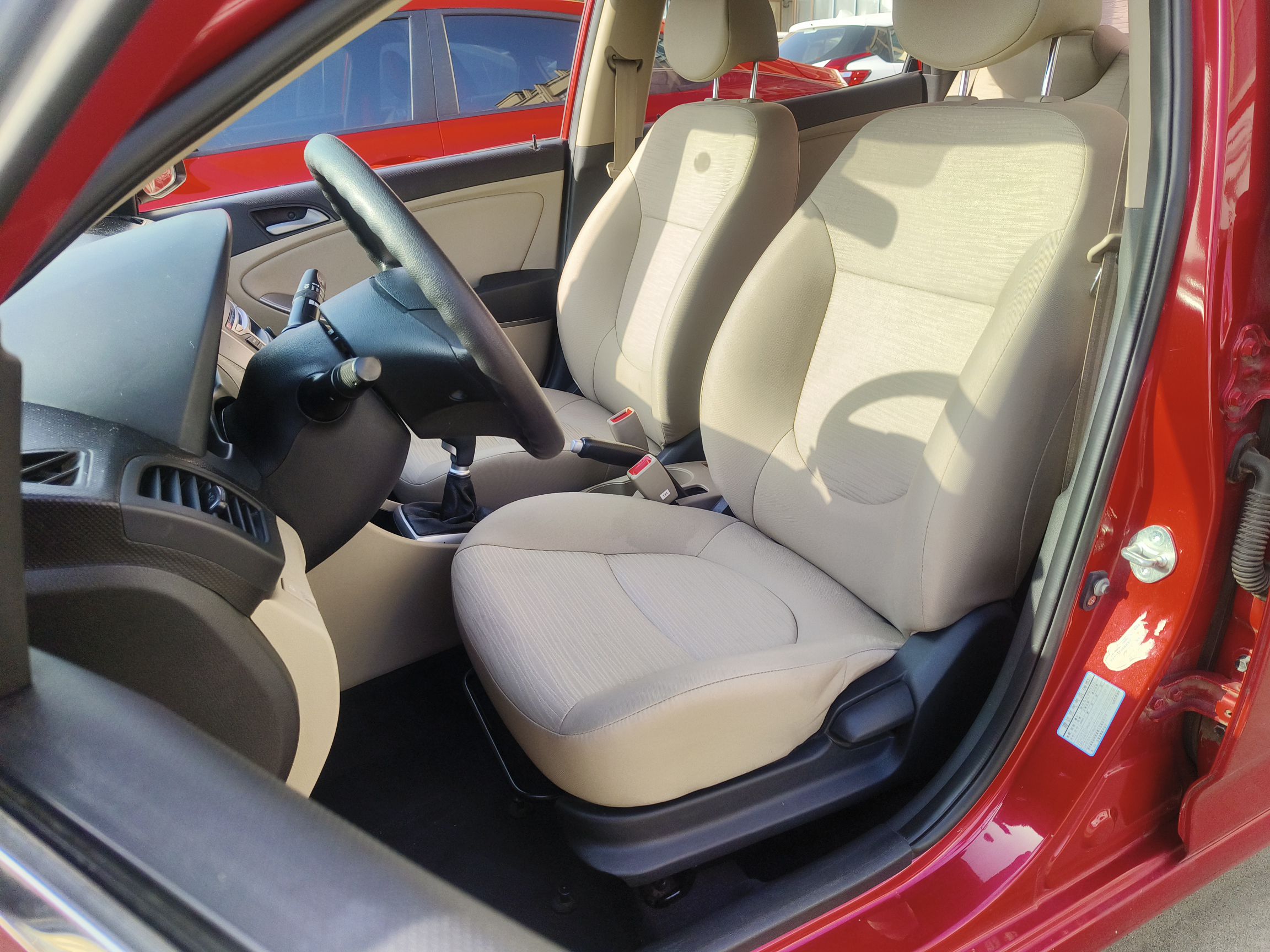 Переднее сиденье в автомобиле