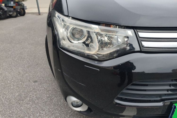 Used Mitsubishi Outlander 2013 2.4L 4x4 Luxury Navigation Edition 5 Seats Right Front Headlight