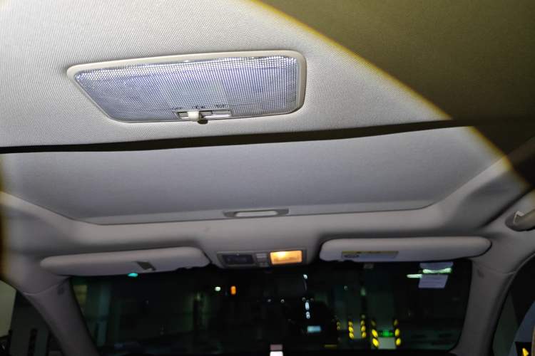 Used Toyota Reiz 2012 2.5V Fengdu Elite Stylish Edition Headliner