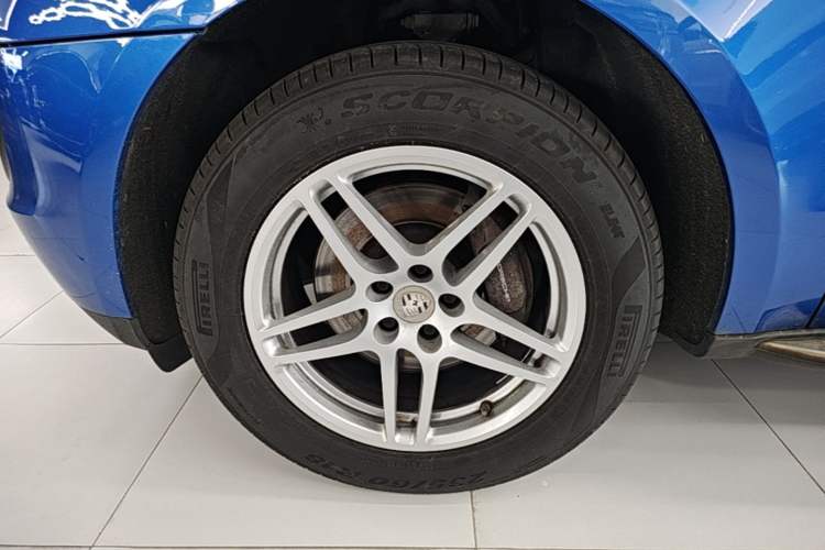 Used Porsche Macan 2017 Macan 2.0T Left Front Wheel Hub