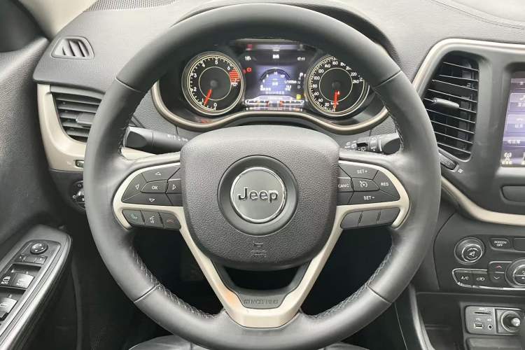 Used Jeep Cherokee 2016 2.0L Superior Edition
