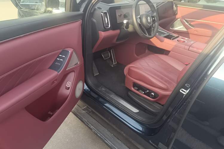 Used Hima AITO M8 2025 Extended-Range Ultra Version 53.4 kWh 5-Seater Edition Driver Seat