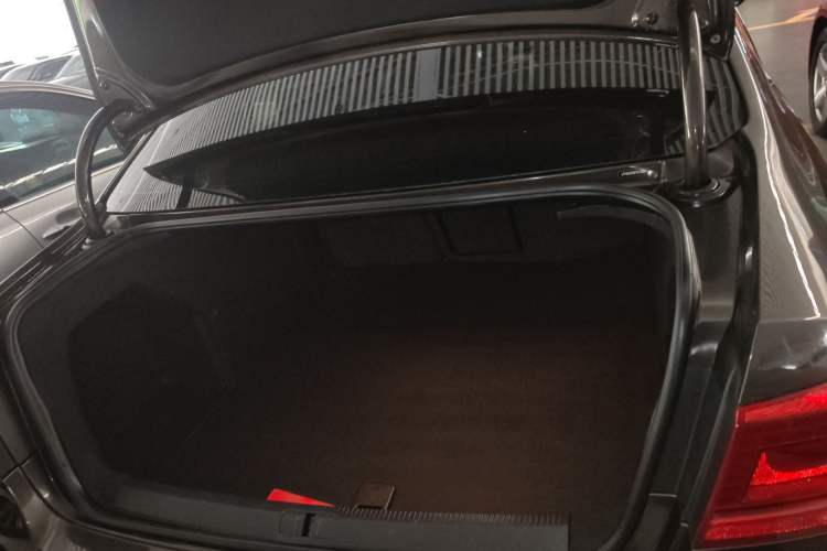 Used Volkswagen Magotan 2015 1.8TSI Advanced Model Trunk