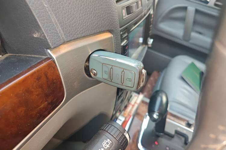 Used Volkswagen Touareg 2007 3.6L Luxury Model Vehicle Key