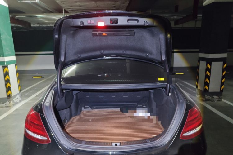 Used Mercedes-Benz E-Class 2018 E 200 L 4MATIC Trunk