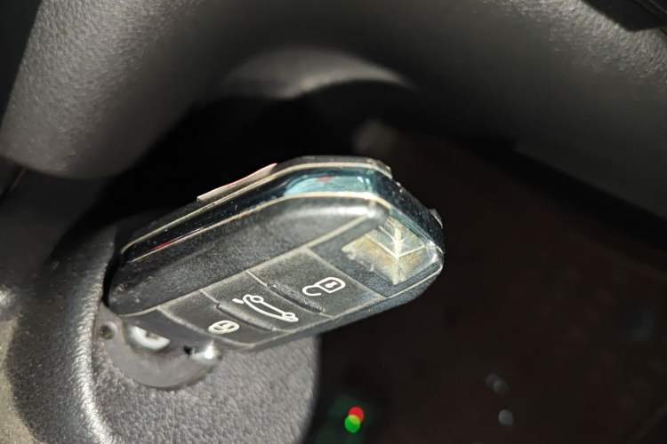 Used Peugeot 3008 2015 2.0L Automatic Classic Edition
