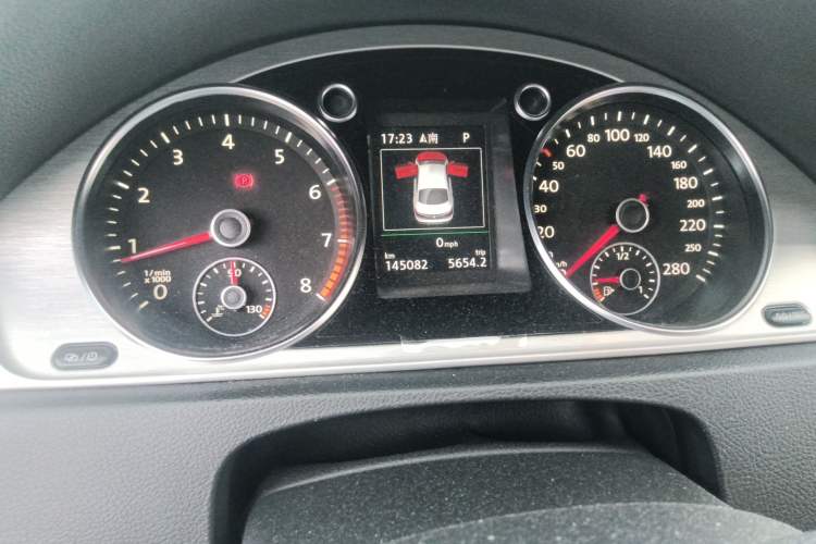 Used Volkswagen FAW-Volkswagen CC 2013 1.8TSI Luxury Model Odometer Close Up