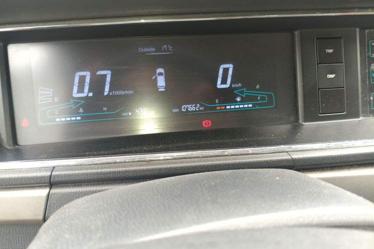 Used CHANGAN KAICHENG Oushang A600 2016 1.5L Manual Elite 7-Seater Odometer Close Up