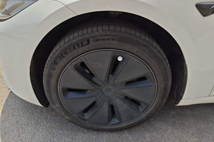 Used Tesla Model 3 2023 Long-Range All-Wheel-Drive Version Left Front Wheel Hub