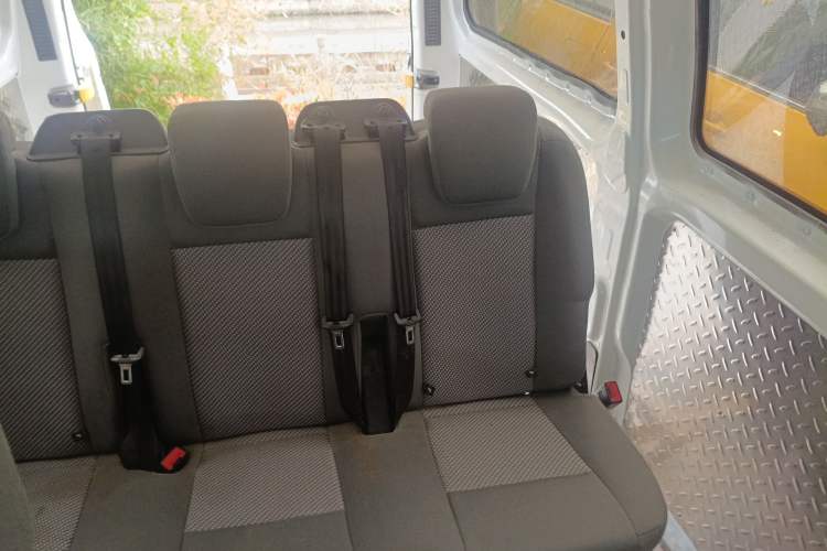 Used Ford Transit 2017 2.0T Diesel Van Mid-Chassis Mid-Roof China V Standard