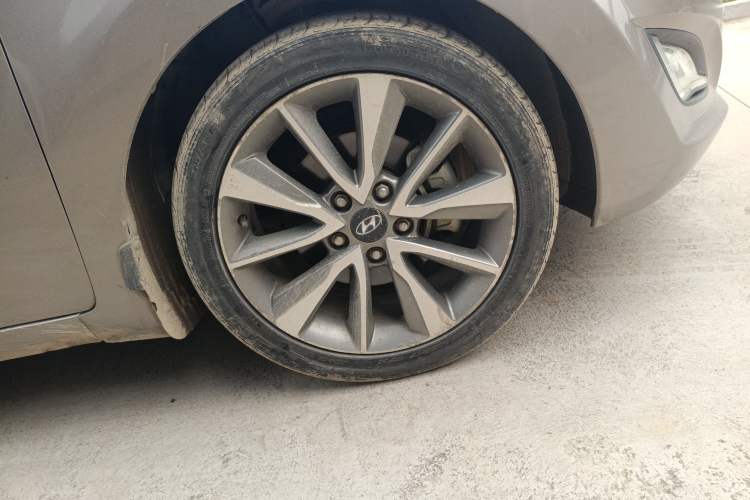 Used Hyundai Elantra (5th Generation / Langdong) 2015 1.6L Automatic Leading Model Right Front Wheel Hub