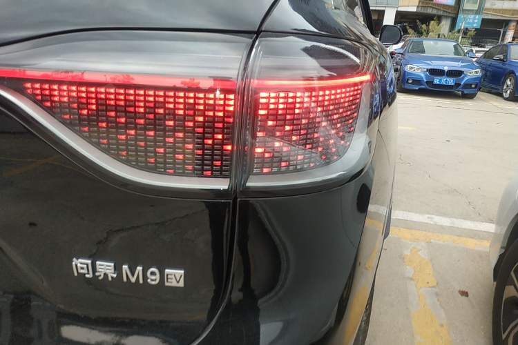 Used Hima AITO M9 2024 All-Electric Ultra Version 100 kWh 5-Seater Model Right Rear Taillight