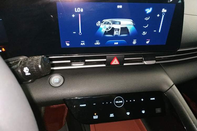 Used Hyundai Elantra 2021 1.5L CVT LUX Prestige Edition Audio And AC Panel