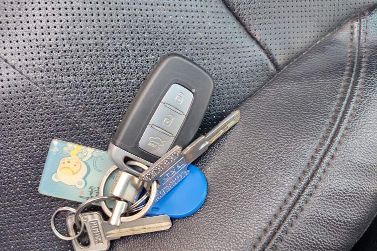 Used Hyundai Sonata 2014 2.4L Automatic Leading Edition China V Standard Vehicle Key