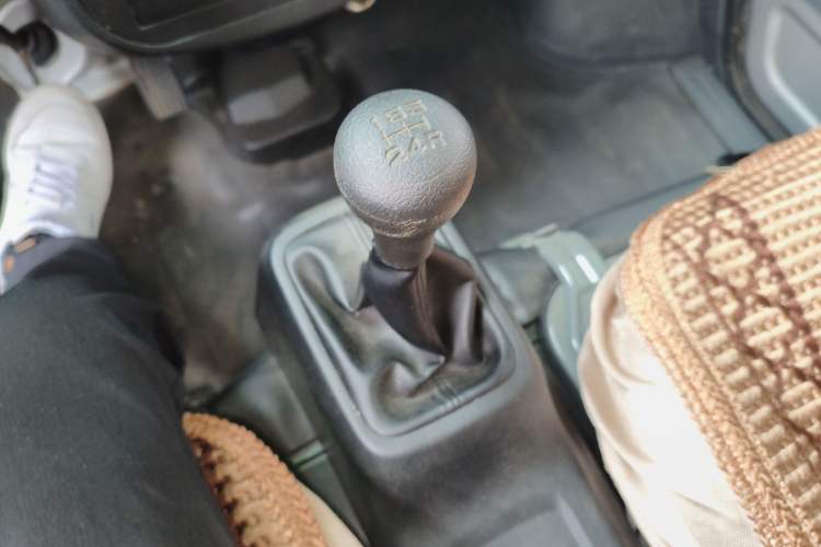 Used Wuling Zhiguang 2023 1.5L Practical Version 5/7 Seats Gear Lever