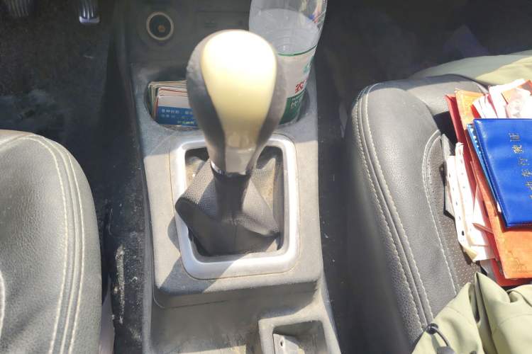 Used Dongfeng Fengon 330 2018 1.5L 330S Comfort Edition DK15 Gear Lever