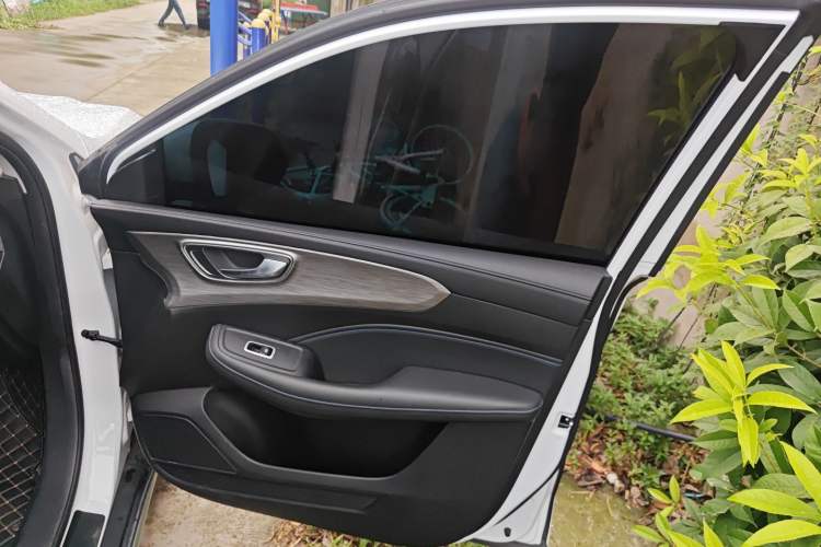 Used Roewe RX5 2023 PLUS 330TGI Automatic Trendsetting Smart Edition