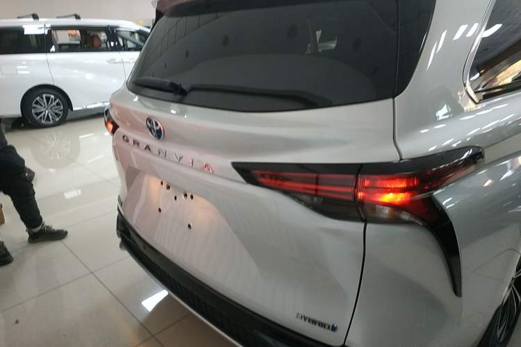 Used Toyota Granvia 2023 2.5L Hybrid Prestige PLUS Edition
