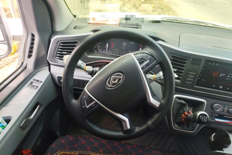 Used SAIC MAXUS Xintu V80 2024 Aotuntong 6MT Short-Wheelbase Mid-Roof Model with 127 Ps 5/6 Seats