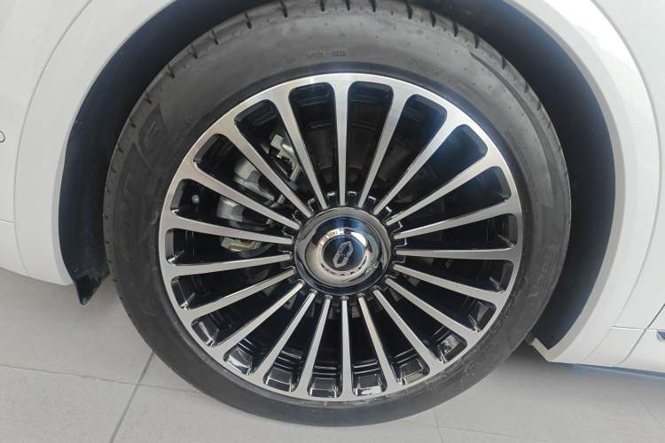 Used Hima AITO M8 2025 Extended-Range Ultra Version 53.4 kWh 6-Seater Edition