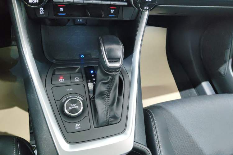 Used Toyota Wildlander 2023 Dual-Motor 2.5L E-CVT Four-Wheel Drive Prestige Edition Gear Lever