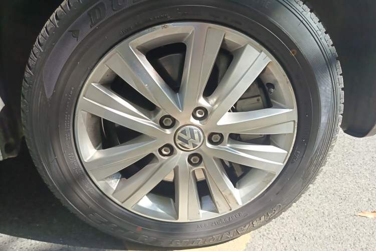 Used Volkswagen Multivan 2012 2.0 TSI Four-Wheel Drive Deluxe Edition Right Front Wheel Hub