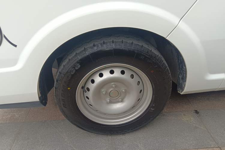 Used SRM New Energy E3 2025 Fudi 310KM Practical Passenger Vehicle
