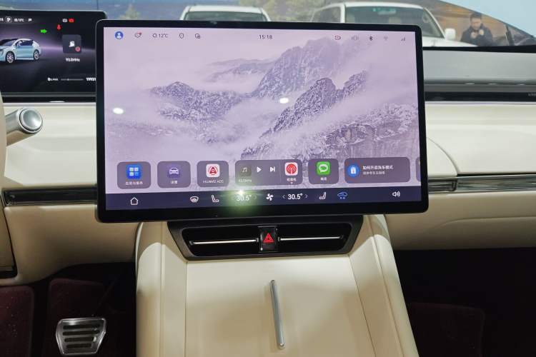 Used Hima Luxeed R7 2025 Range-Extended Version 251 km Max Audio And AC Panel