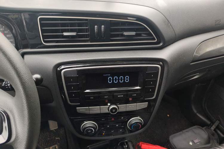 Used FAW Junpai D60 2017 1.5L Manual Entry-Level Model Audio And AC Panel