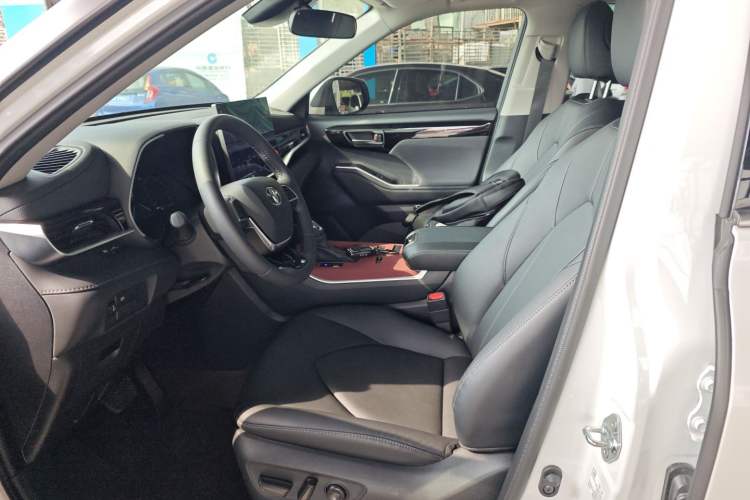 Used Toyota Highlander 2026 Model 2.5L Intelligent Electric Hybrid Dual-Engine Two-Wheel-Drive Elite Edition 5-seater Left Front Seat