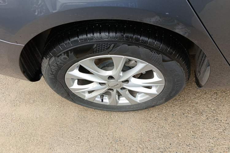 Used Roewe i5 2026 Model 1.5L Manual Comfort Version Right Rear Wheel Hub