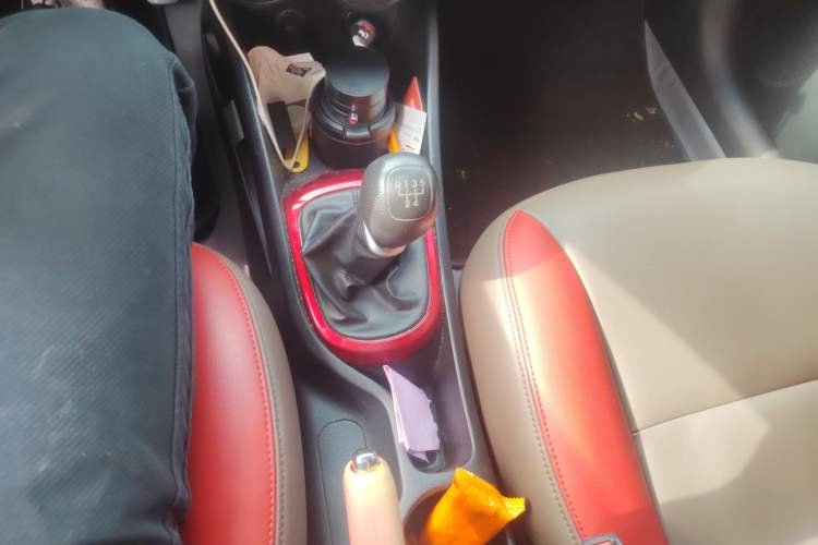 Used Kia K2 2012 Sedan 1.4L MT TOP Commemorative Edition