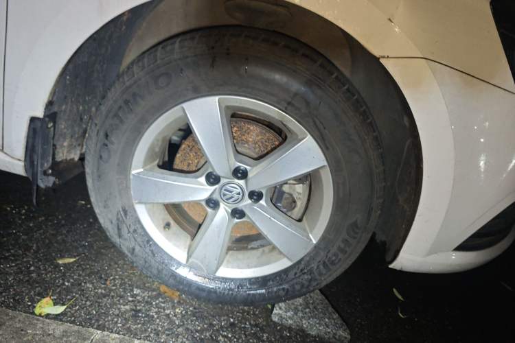 Used Volkswagen Lavida 2015 1.6L Manual Fashion Edition Right Front Wheel Hub