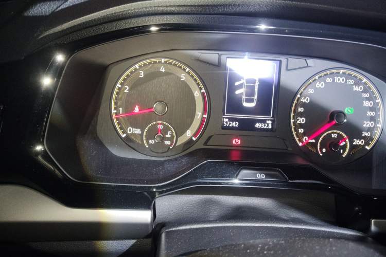 Used Volkswagen Bora  Odometer Close Up