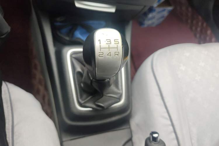 Used Soueast V3 Lingyue 2015 1.5L Manual Style Edition Gear Lever