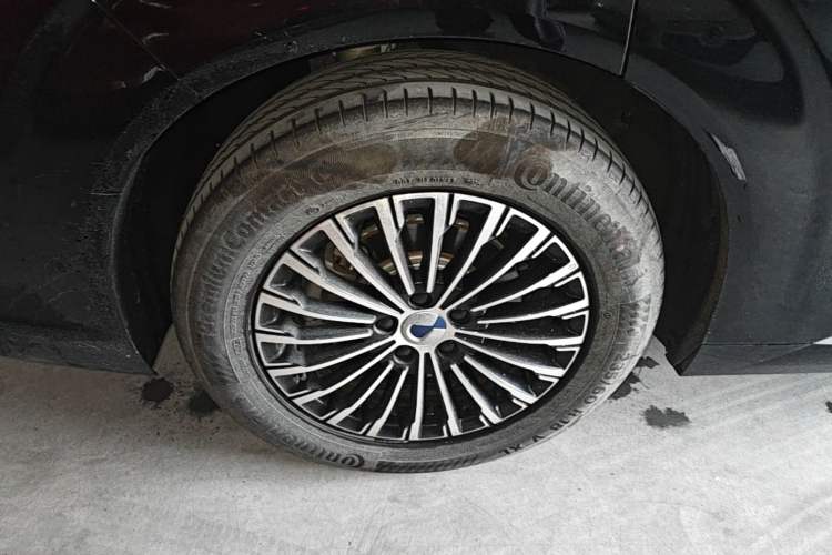 Used Denza D9 2025 DM-i Intelligent Drive 1020 Four-Wheel Drive Prestige Model
