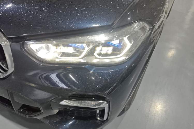 Used BMW X5 2022 xDrive 30Li Luxury M Sport Package
