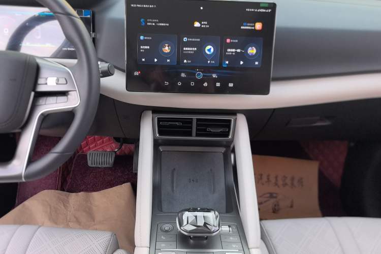 Used BYD Yuan UP 2024 401KM Beyond Edition Audio And AC Panel