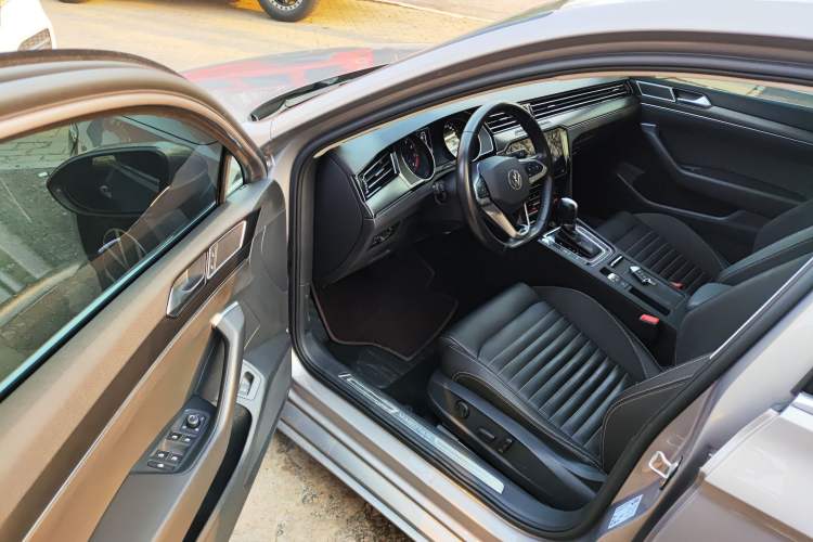 Used Volkswagen Magotan 2020 330TSI DSG Leading Model Driver Seat