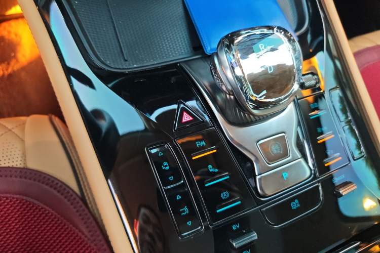 Used Denza D9 2024 DM-i 980 Four-Wheel Drive Prestige Model Gear Lever