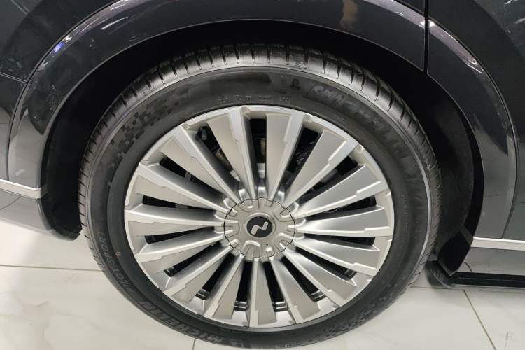 Used ONVO Luxeed L90 2025 Model—Max Seven-Seater Version