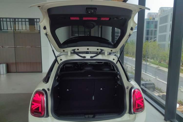 Used MINI 2019 2.0T COOPER S Artist Five-Door Edition Trunk