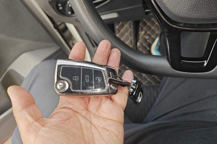 Used Volkswagen Tiguan L 2020 330TSI Automatic Two-Wheel Drive Luxury Edition China VI Standard Vehicle Key