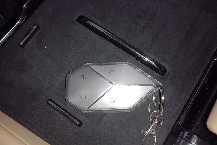 Used Formula Leopard 8 2025 Smart & Brave Flagship Edition 7 Seats
